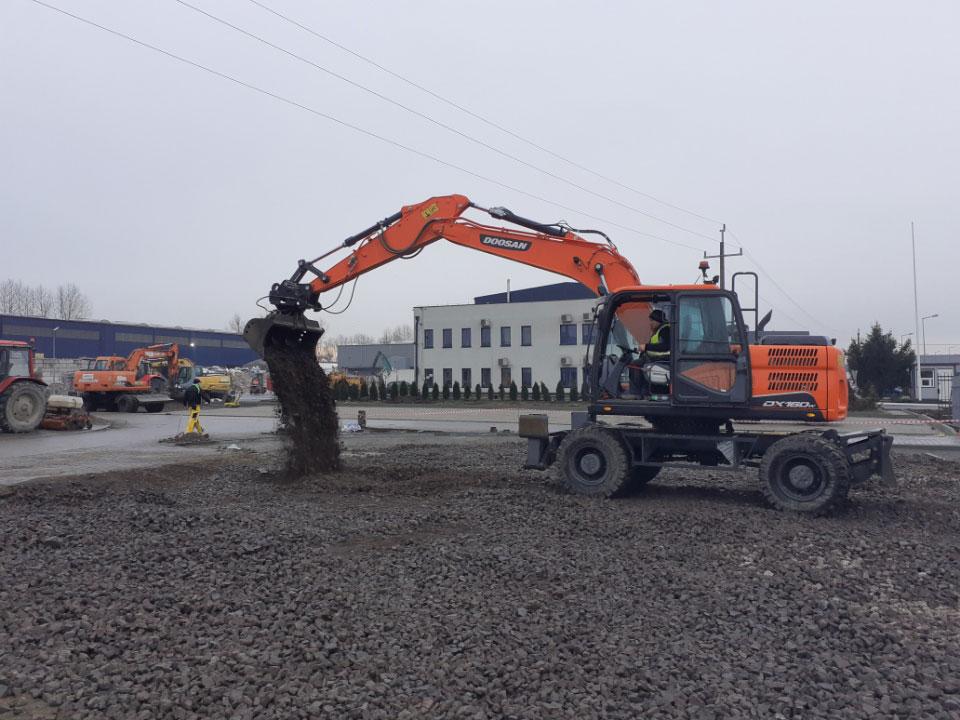 Doosan DX160 